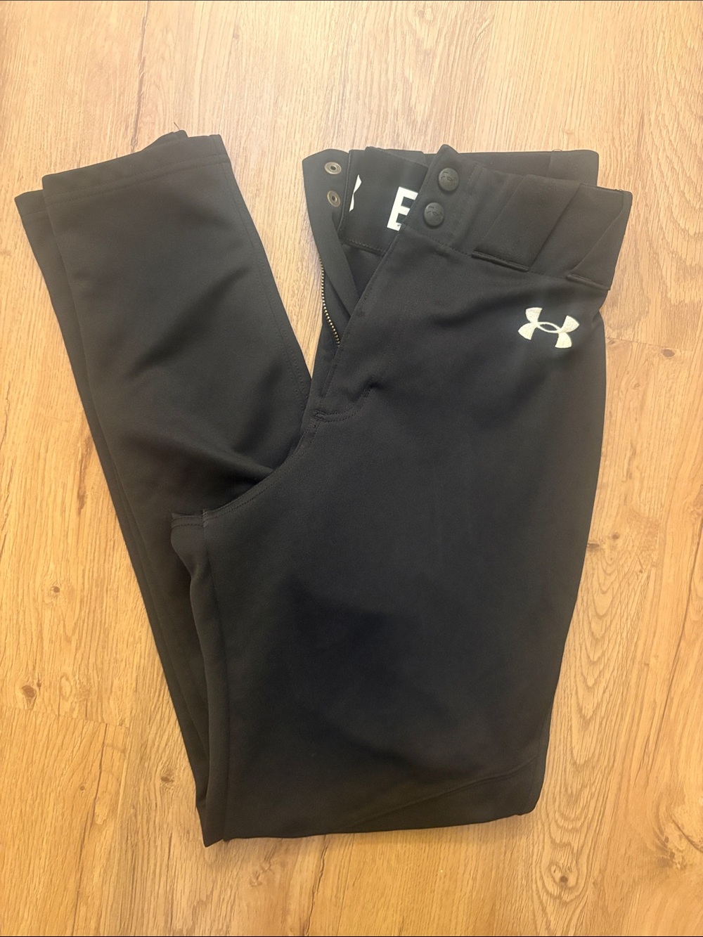 LIKE NEW Under Armour Men’s Black Baseball/Athletic Pants (size S)